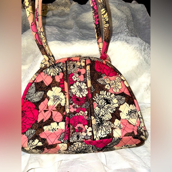 Vera Bradley Handbags - VTG Retired Vera Bradley Mocha Rouge Eloise Clam Shell Kiss Lock Purse